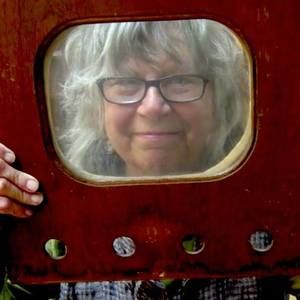 Meet your Posher, Deedee